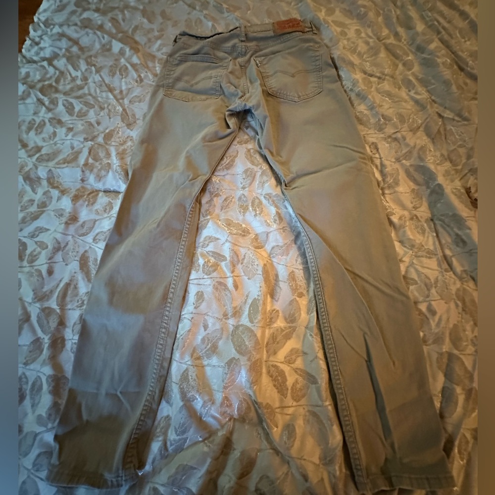 512 Levi’s, gray, skinny Men but can be worn my women/females 30X32